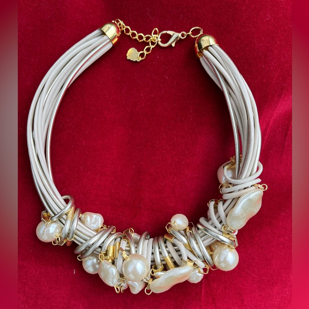 Necklace‎